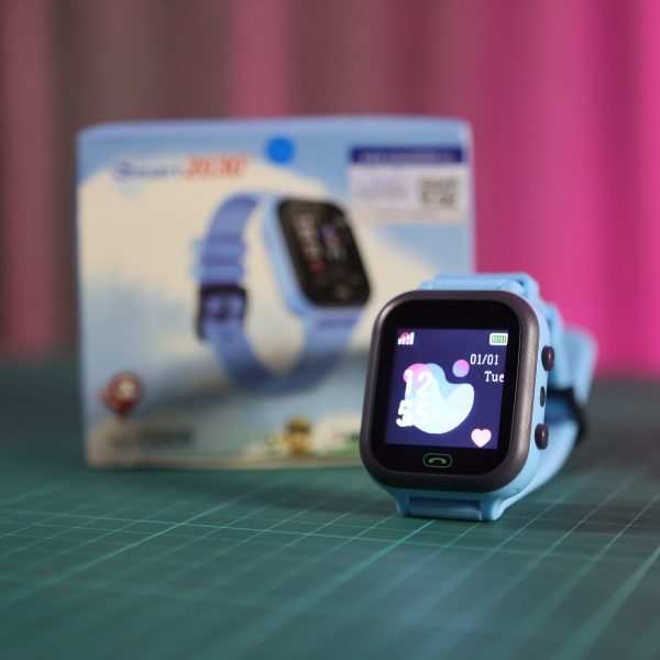 SIM Supported Kids Smart Watch (Smartberry C005) This smartwatch display is 1.44 inch LCD and the resolution is 128*128 TN Viewing angle range. The Touch Panel is Screen Touch. The chipset is RDA8955 and the Flash 32MB + 24MB. This smartwatch has a Speaker and microphone. The battery is Built-in, wire bonding/520mA.